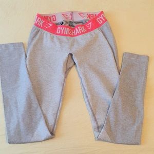 Gym shark leggings